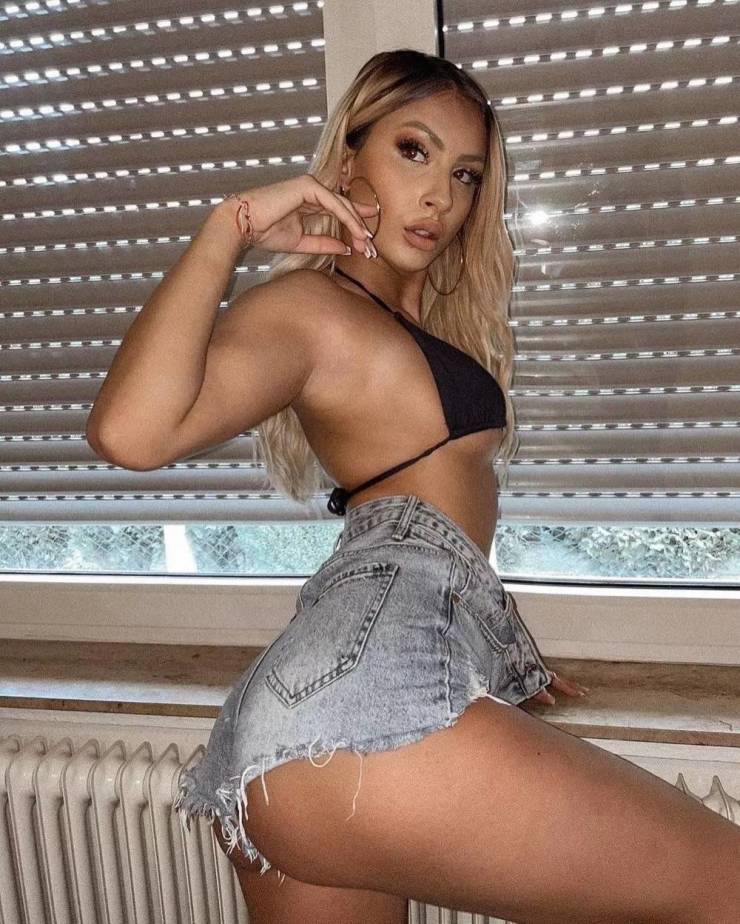 those jeans are real tight 50 pics 14.html - 50 HD Photos | Premium Gallery 2022