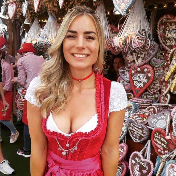 Sexy Oktoberfest Girls!