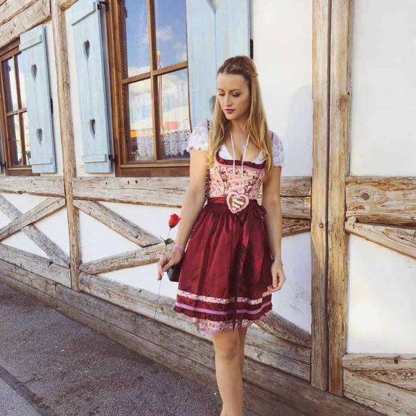 Sexy Oktoberfest Girls!