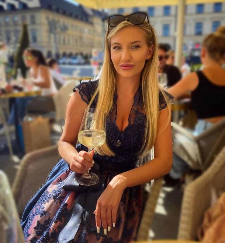 Sexy Oktoberfest Girls!