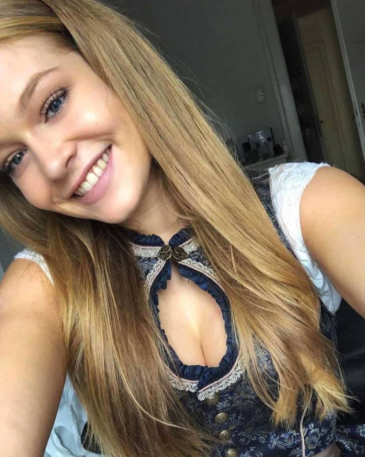 Sexy Oktoberfest Girls!