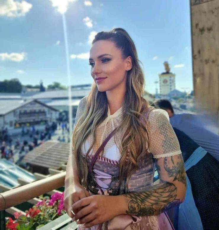 Sexy Oktoberfest Girls!