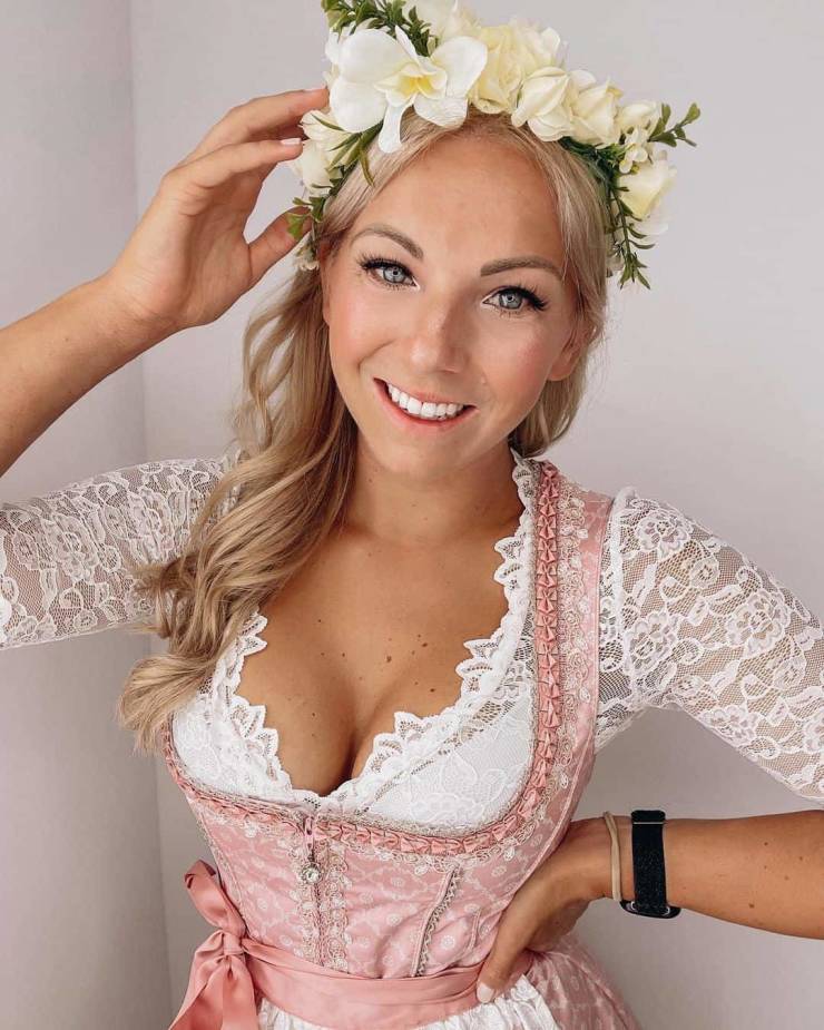 Sexy Oktoberfest Girls!