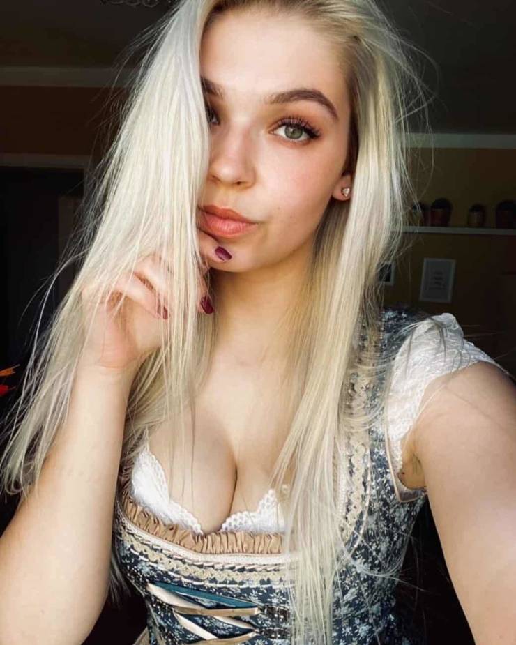 Sexy Oktoberfest Girls!