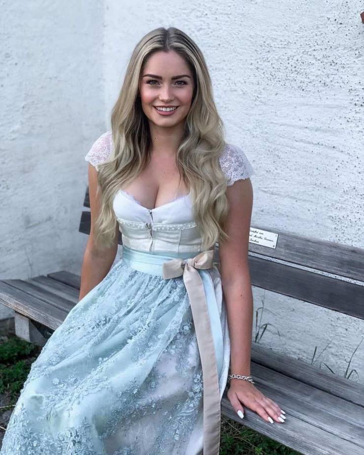 Sexy Oktoberfest Girls!