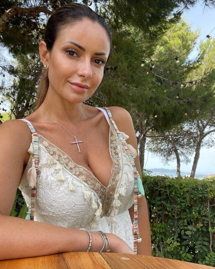 Boobs! Boobs Everywhere!