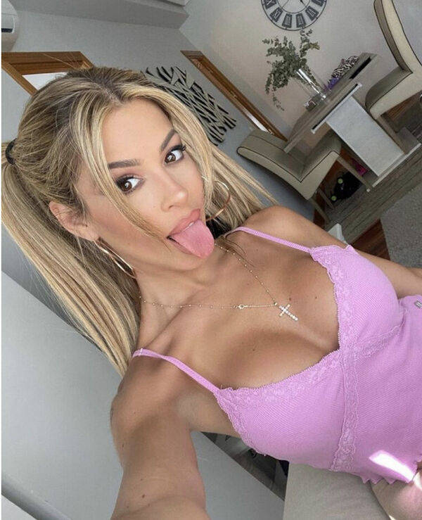 these are some playful tongues 40 pics 19.html - 40 HD Photos | Premium Gallery 2022