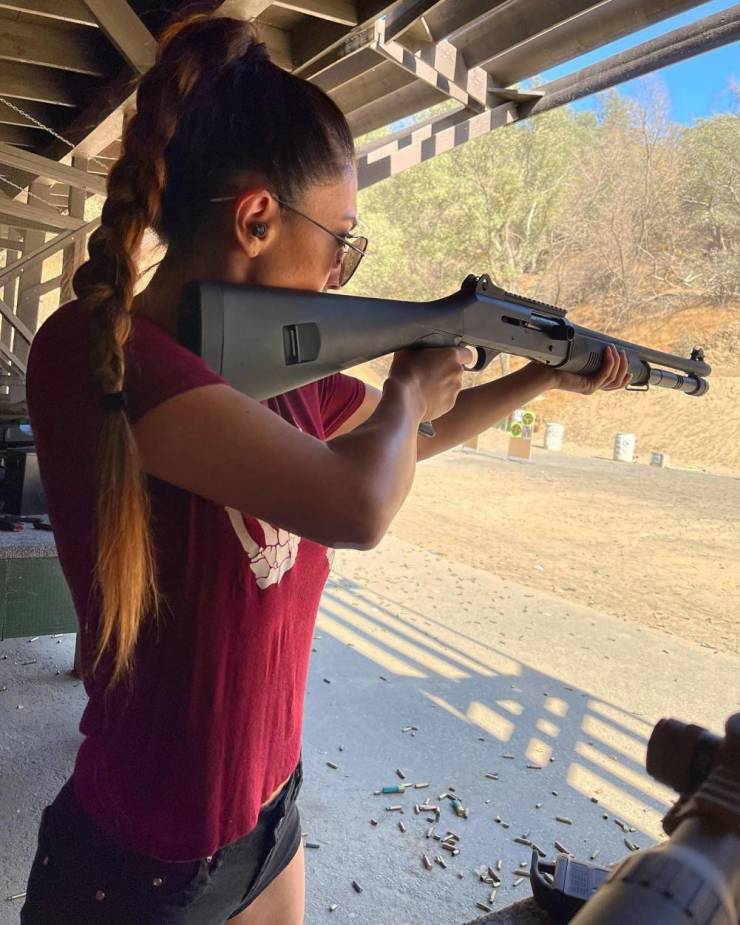 Sexy Girls With Some Serious Firearms