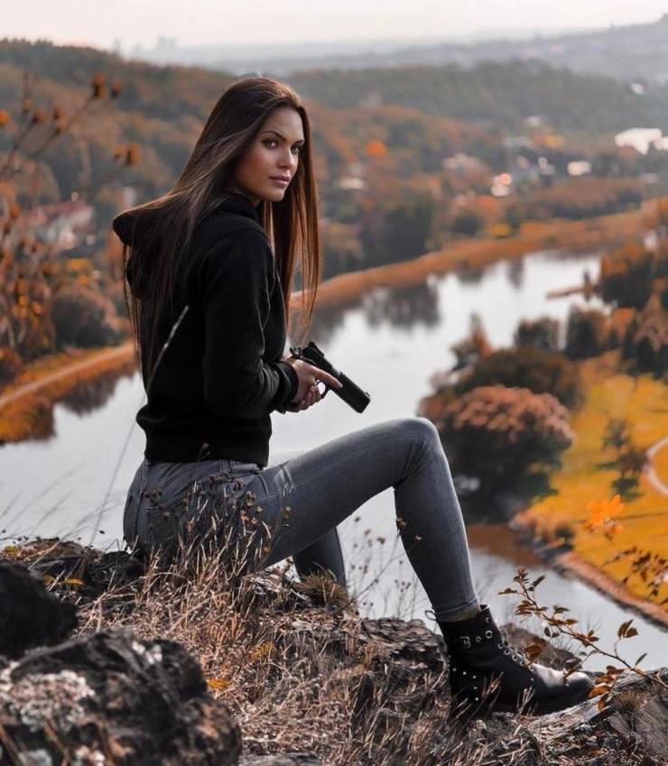 sexy girls with some serious firearms 56 pics 2.html - 56 HD Photos | Premium Gallery 2022