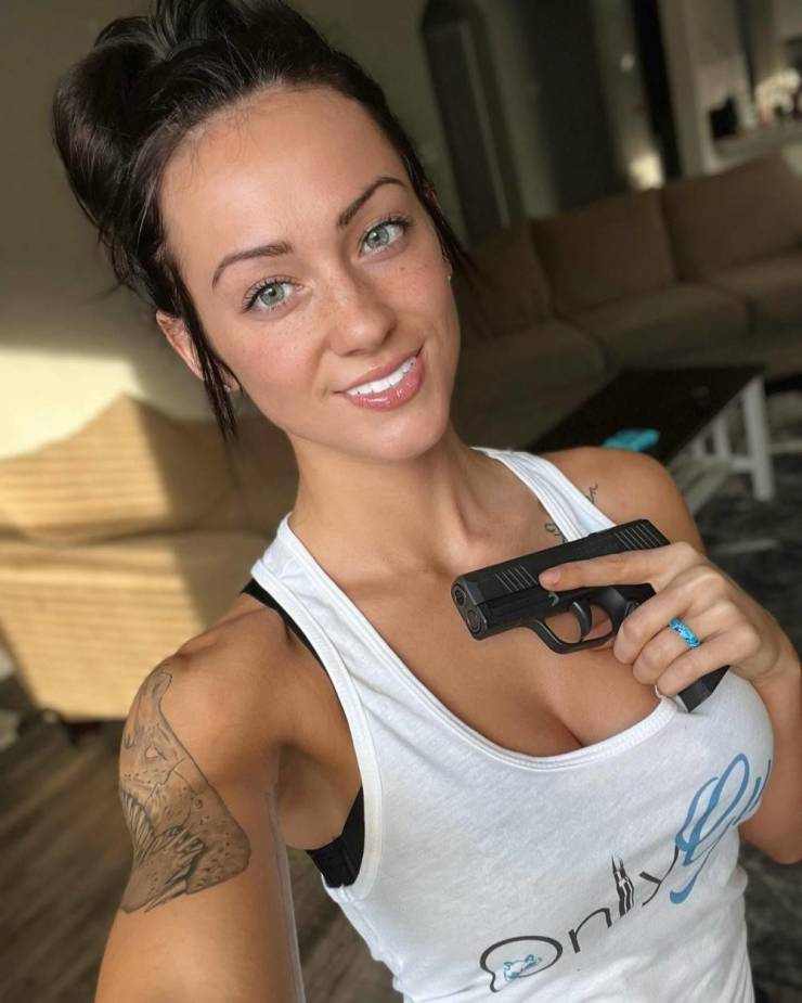 sexy girls with some serious firearms 56 pics 2.html - 56 HD Photos | Premium Gallery 2022