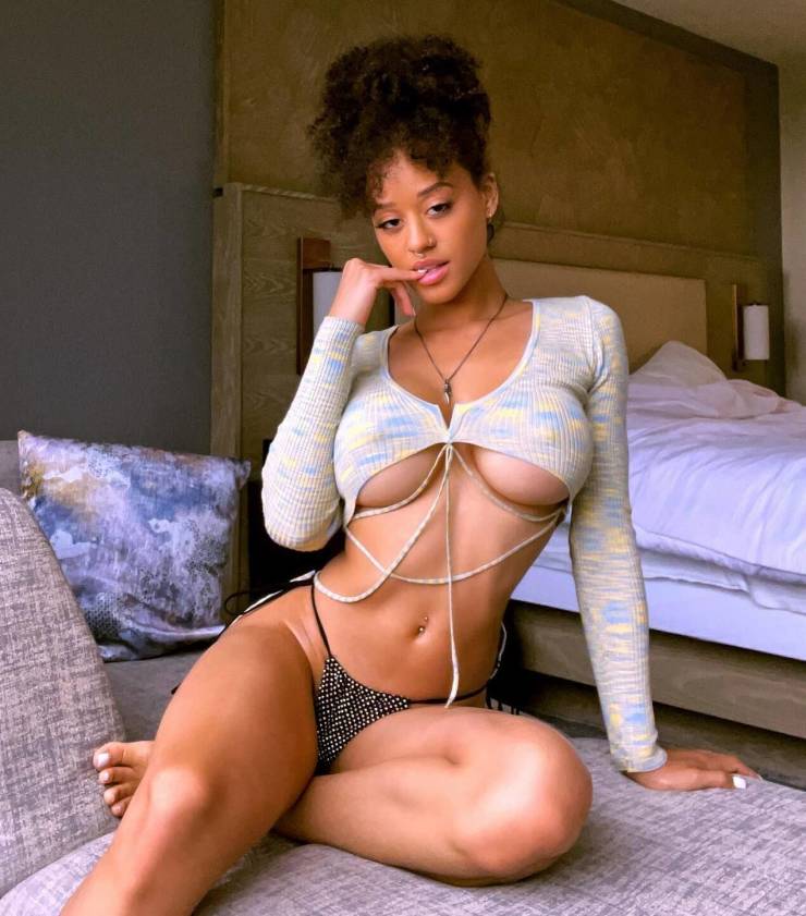 the beautiful world of under boobs 46 pics 3.html - 46 HD Photos | Premium Gallery 2023