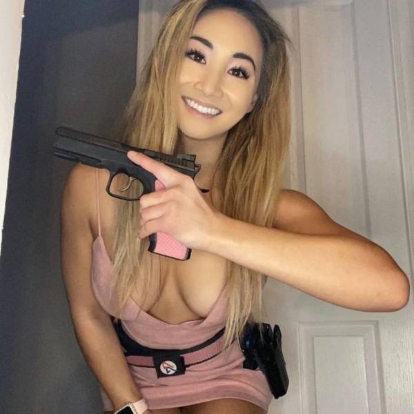 guns and girls a powerful combination 40 pics 8.html - 40 HD Photos | Premium Gallery 2023