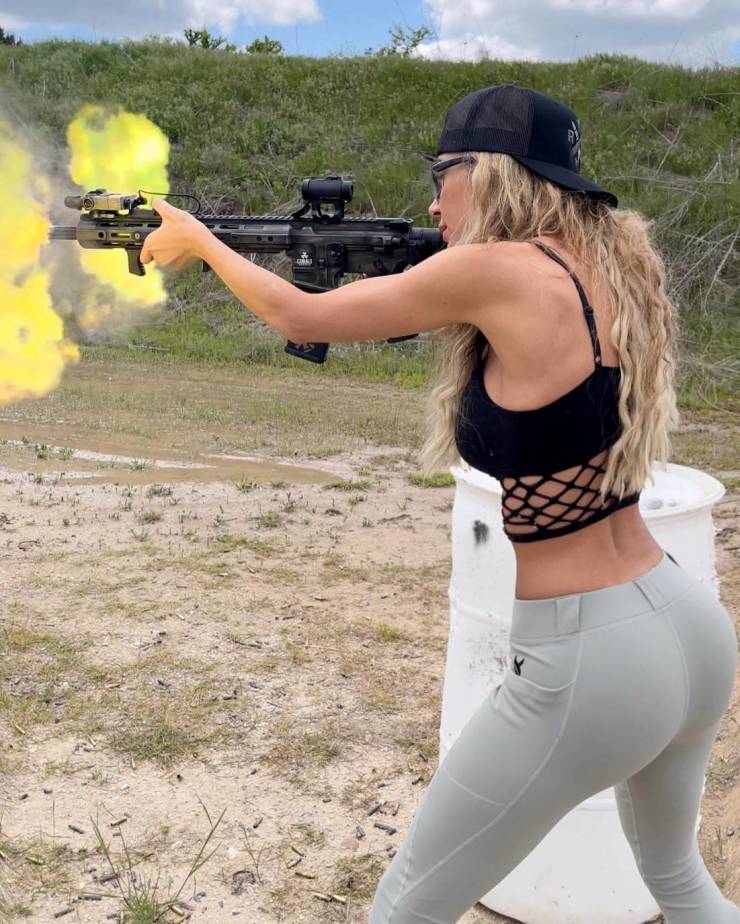 guns and girls a powerful combination 49 pics 24.html - 49 HD Photos | Premium Gallery 2023