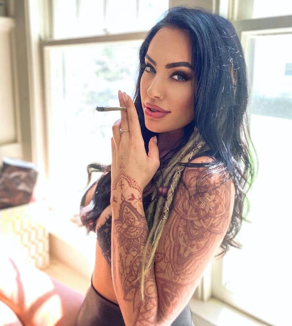 These Are Smokin’ Hot Babes!