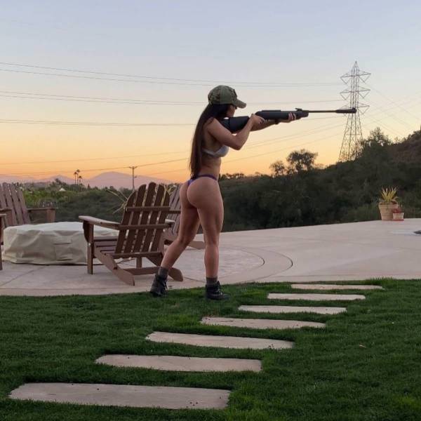 guns and girls a powerful combination 60 pics 2.html - 60 HD Photos | Premium Gallery 2023