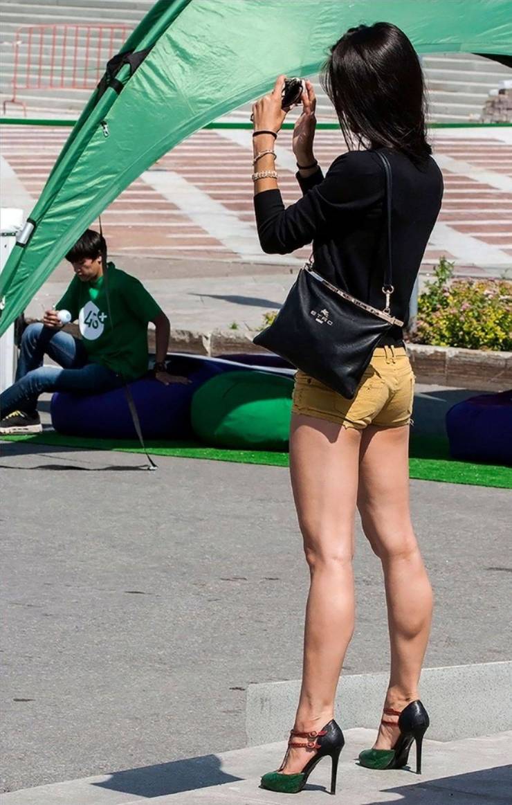 Hot Girls You Meet On The Streets