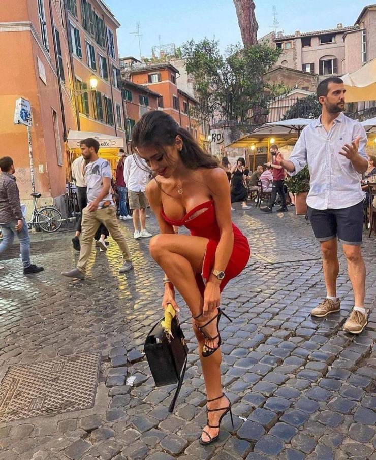 hot girls you meet on the streets 37 pics 8.html - 37 HD Photos | Premium Gallery 2023