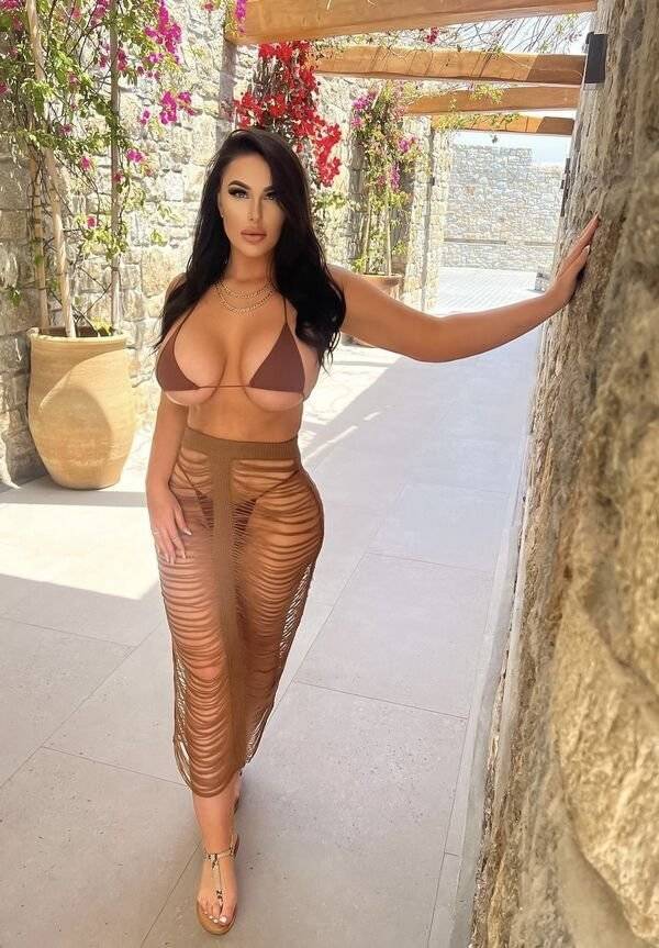 Underboobs Can’t Be Underrated!