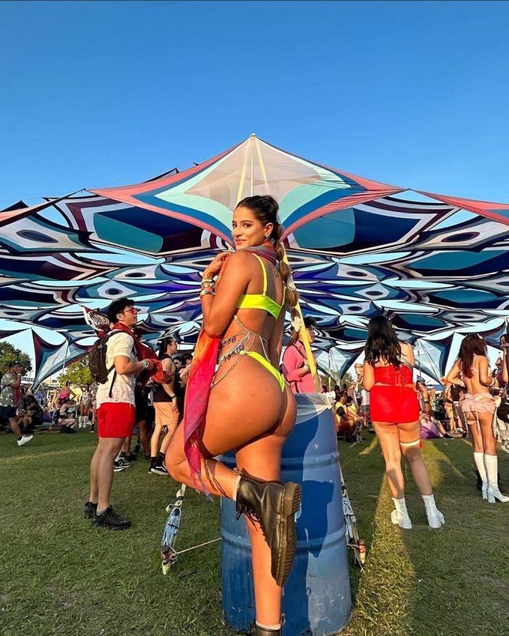 Sexy Music Festival Girls!