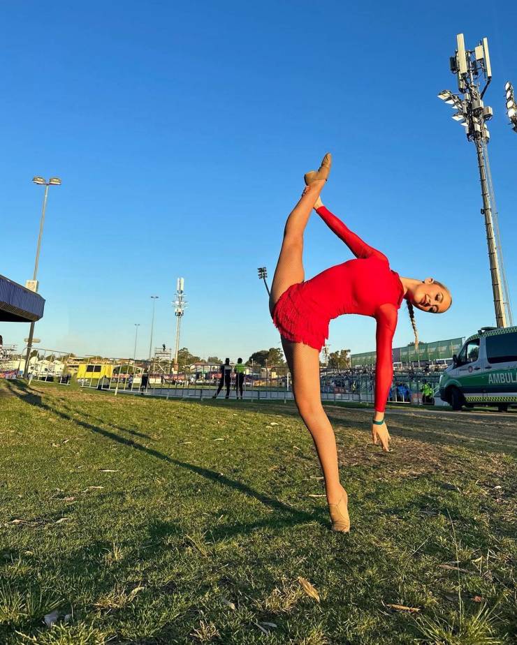 its stretching time 26 pics 4 gifs 12.html - 26 HD GIF | Premium Gallery 2023