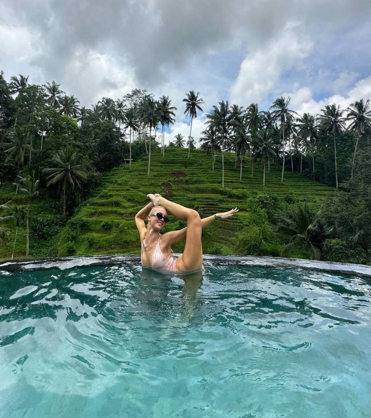 its stretching time 26 pics 4 gifs 12.html - 26 HD GIF | Premium Gallery 2023