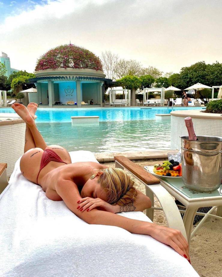 perfectly balanced butts over backs 46 pics 14.html - 46 HD Photos | Premium Gallery 2023