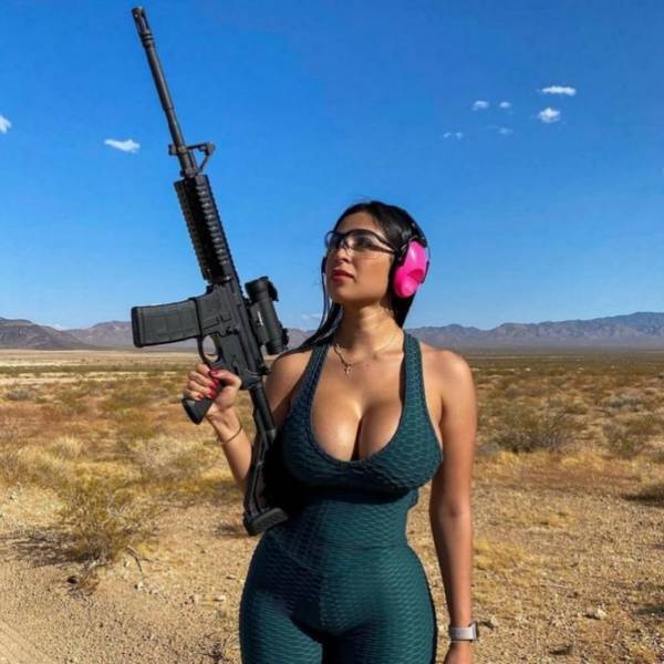 guns and girls a powerful combination 59 pics 4.html - 59 HD Photos | Premium Gallery 2023