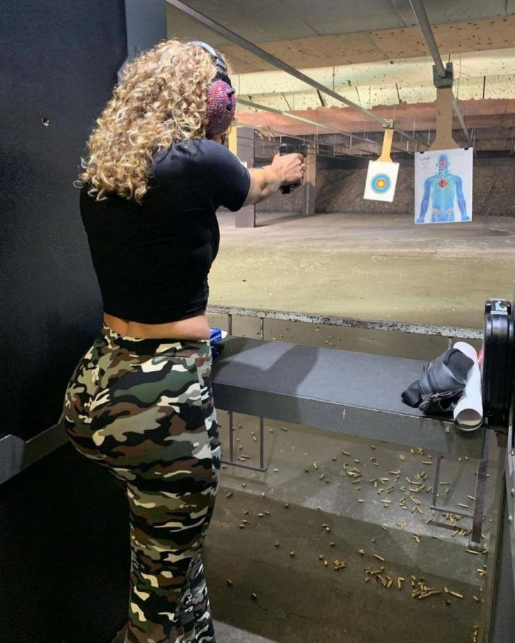 guns and girls a powerful combination 59 pics 4.html - 59 HD Photos | Premium Gallery 2023