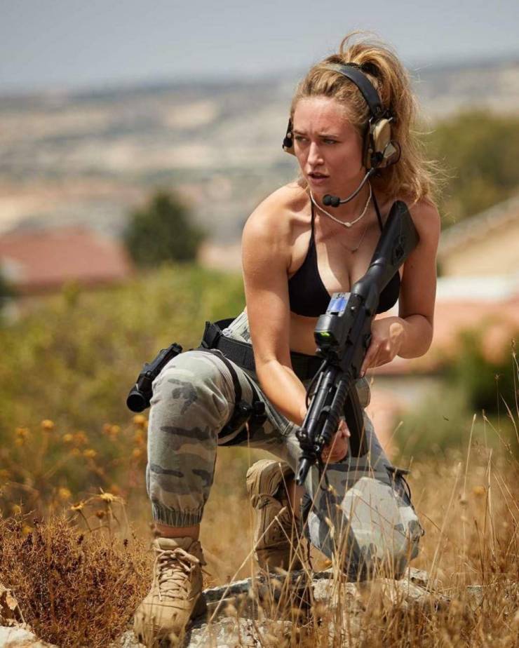 guns and girls a powerful combination 59 pics 4.html - 59 HD Photos | Premium Gallery 2023