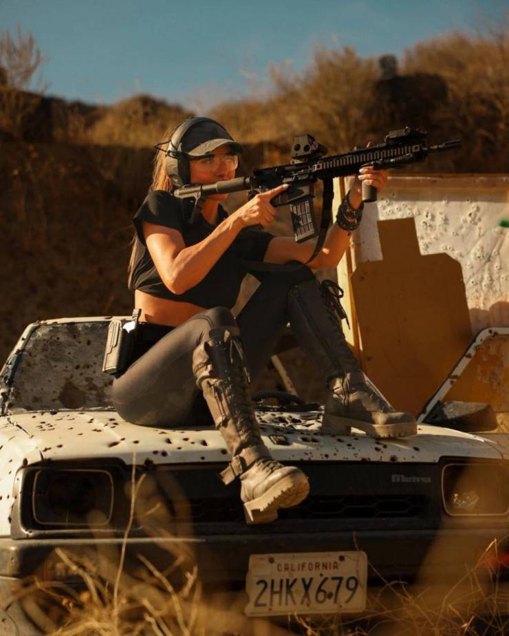 guns and girls a powerful combination 59 pics 4.html - 59 HD Photos | Premium Gallery 2023