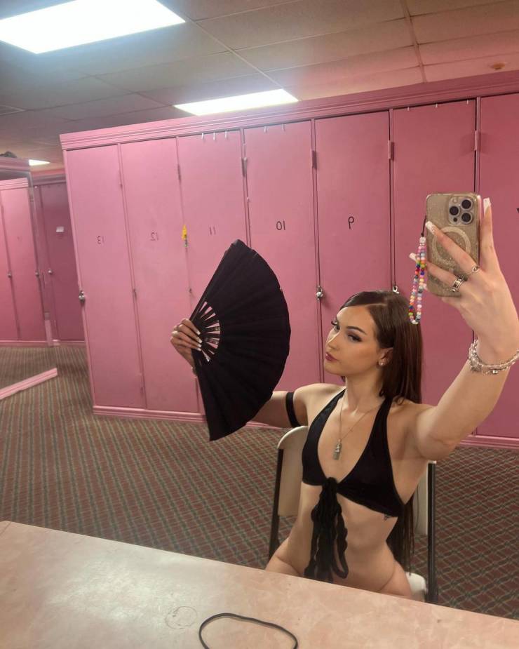 stripper locker room selfies 26 pics 5 gifs 7.html - 26 HD GIF | Premium Gallery 2023