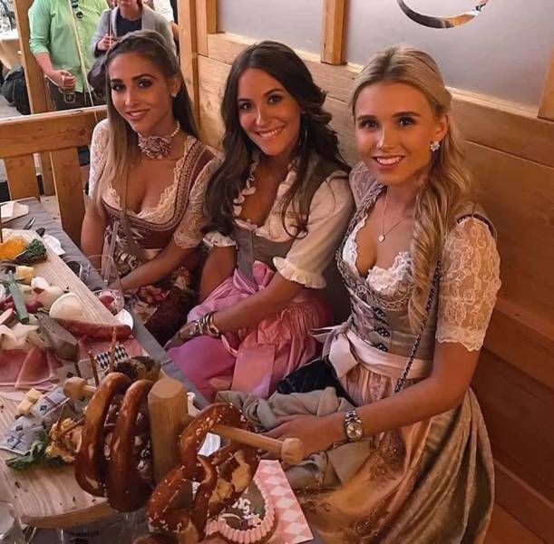 Sexy Women In Dirndls – October Festival Edition