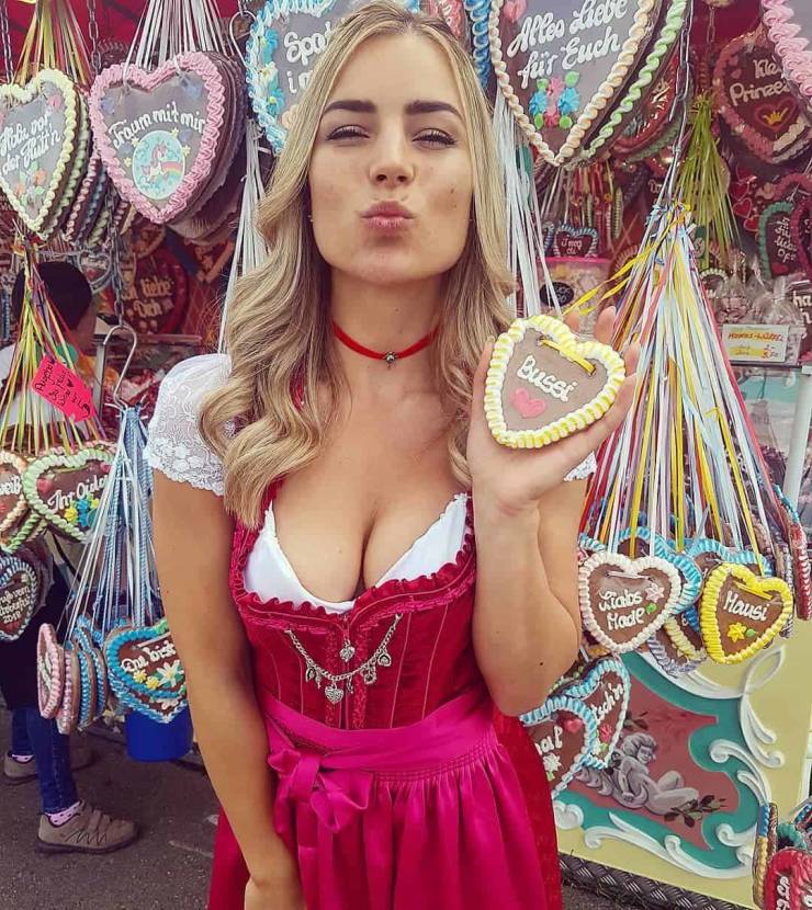 Sexy Women In Dirndls – October Festival Edition