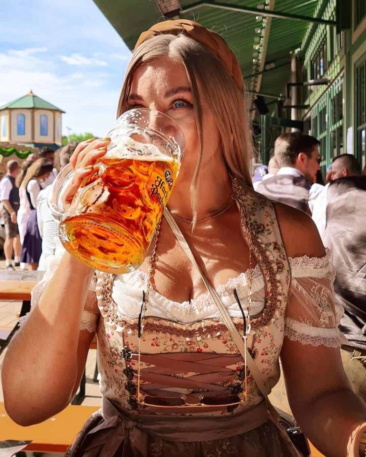 Sexy Women In Dirndls – October Festival Edition