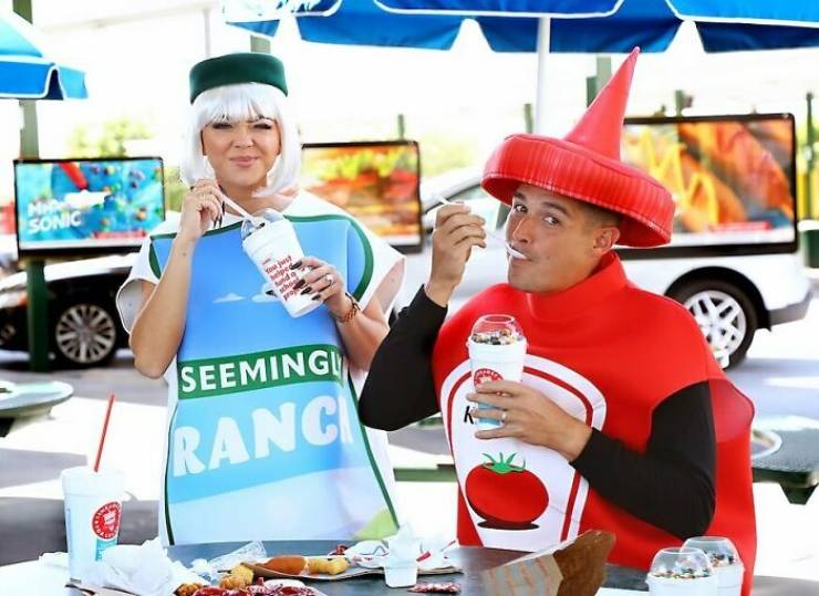 hollywoods halloween transformations surprising celebrity costumes 30 pics 3.html - 30 HD Photos | Premium Gallery 2023