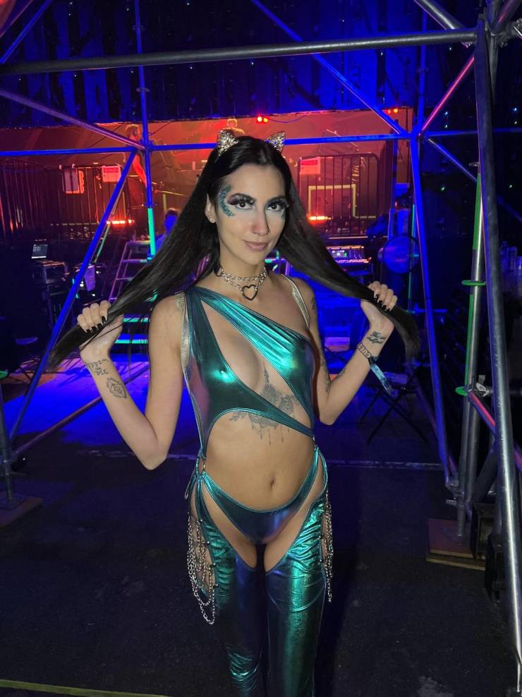 Sexy Girls At Music Festivals