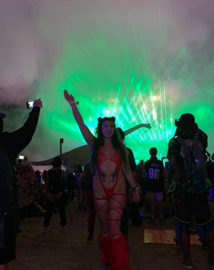 Sexy Girls At Music Festivals