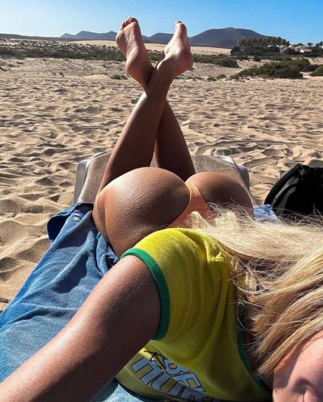 perfectly balanced butts over backs 46 pics 15.html - 46 HD Photos | Premium Gallery 2023