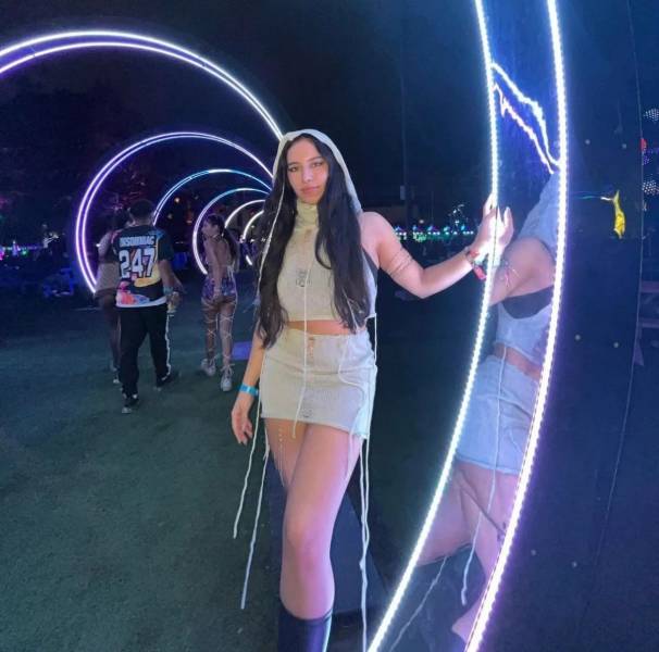 sexy girls at music festivals 40 pics 8 gifs 18.html - 40 HD GIF | Premium Gallery 2023