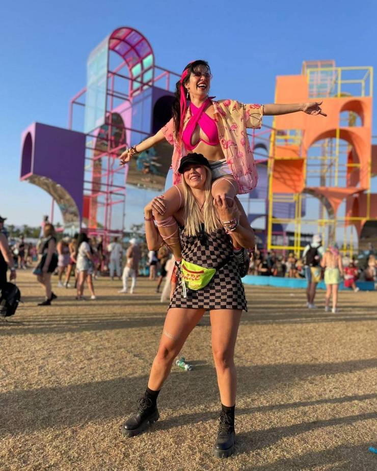 sexy girls at music festivals 40 pics 8 gifs 18.html - 40 HD GIF | Premium Gallery 2023