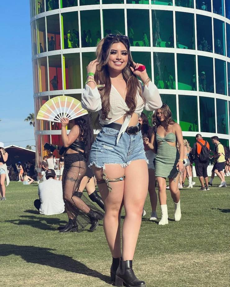 sexy girls at music festivals 40 pics 8 gifs 18.html - 40 HD GIF | Premium Gallery 2023