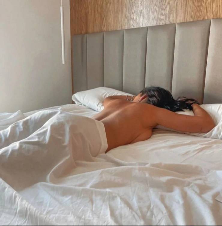 Sideboobs Look Good From All Angles!