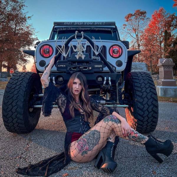 cute girls and brutal jeeps 30 pics 13.html - 30 HD Photos | Premium Gallery 2024