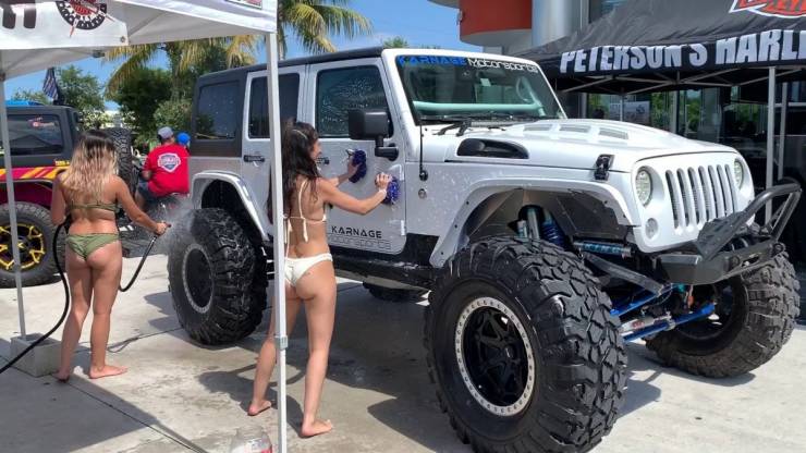 cute girls and brutal jeeps 30 pics 13.html - 30 HD Photos | Premium Gallery 2024