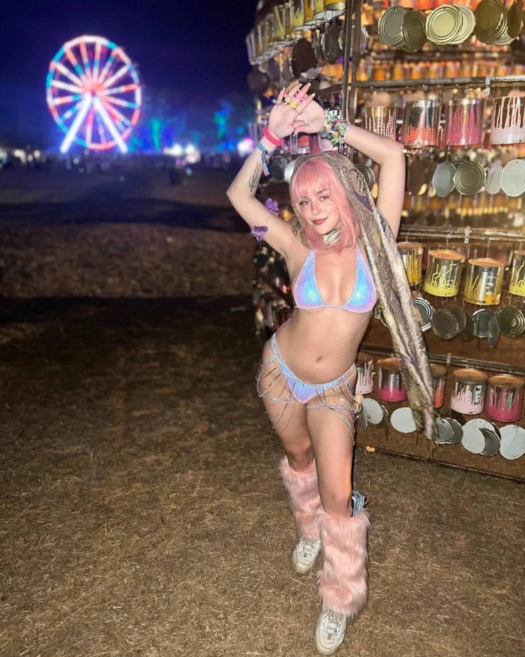 Sexy Girls At Music Festivals