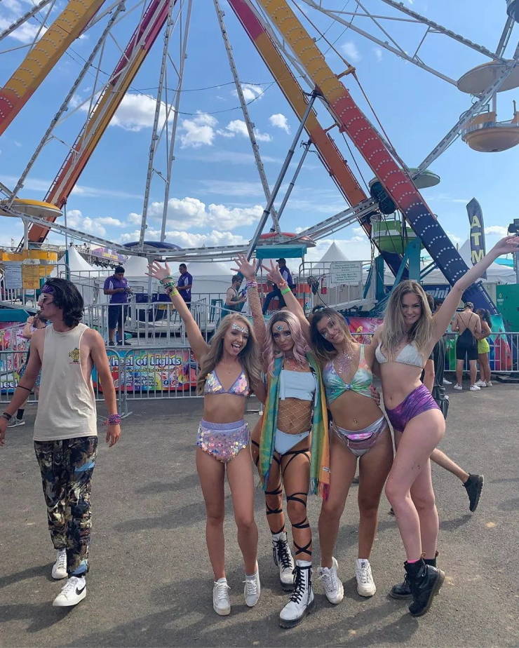 Sexy Girls At Music Festivals