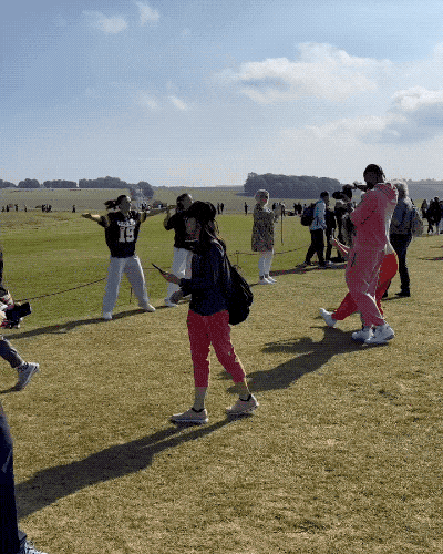 influencers in action 16 gifs 2.html - 1 HD GIF | Premium Gallery 2024