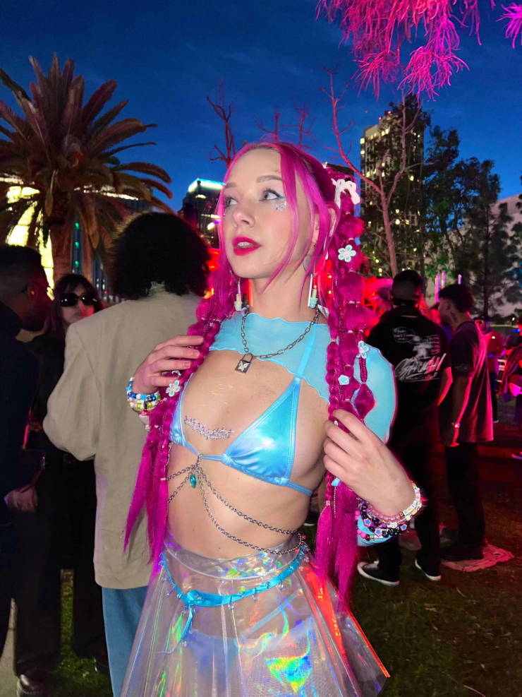 sexy girls at music festivals 42 pics 5 gifs 6.html - 42 HD GIF | Premium Gallery 2024