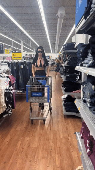 walmart customers are wild 26 pics 5 gifs 7.html - 26 HD GIF | Premium Gallery 2024