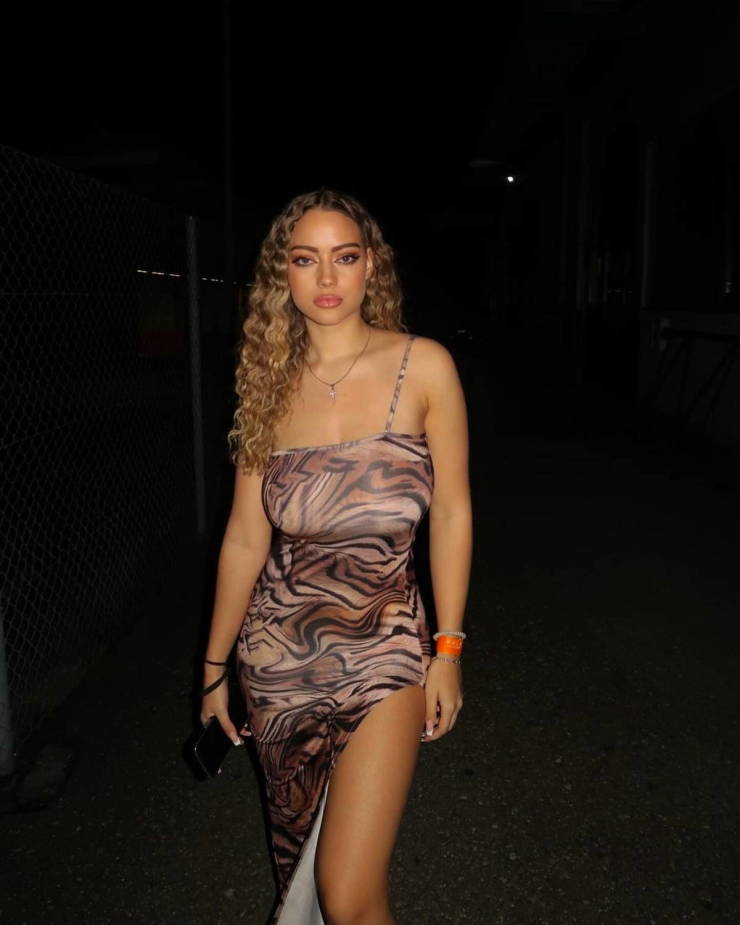 woah thats a tight dress 59 pics 2.html - 59 HD Photos | Premium Gallery 2024